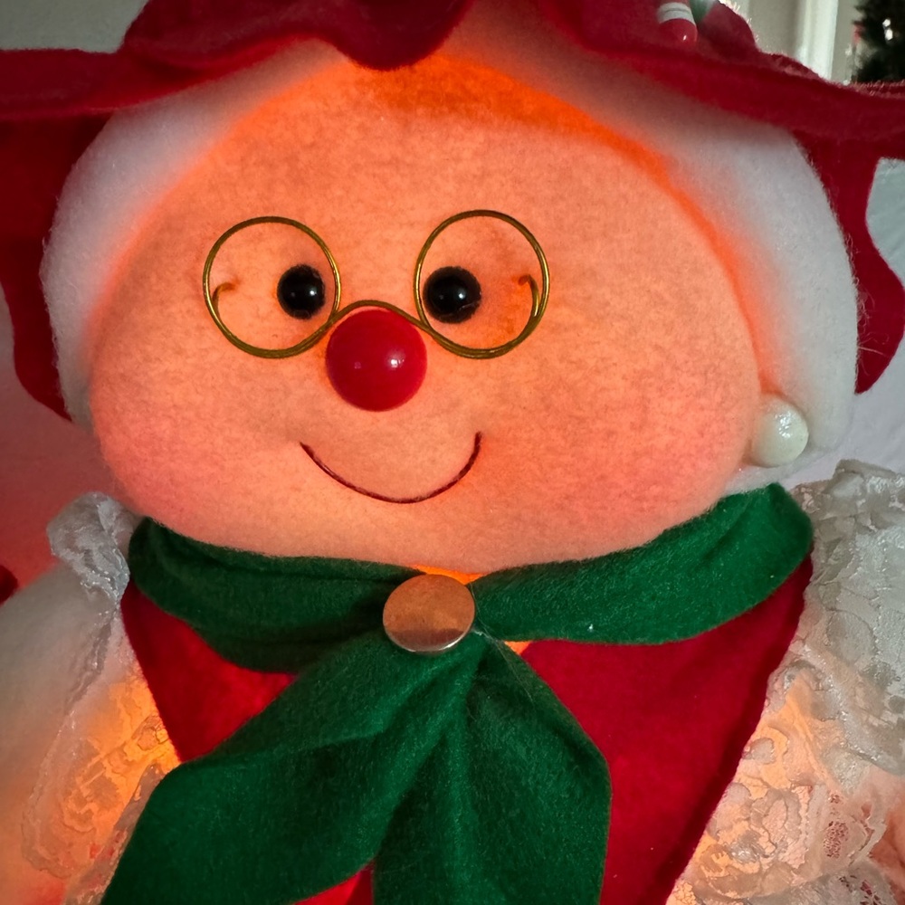 Christmas Vintage Mrs. Claus Large Light Up Figure - Picture 12 of 13